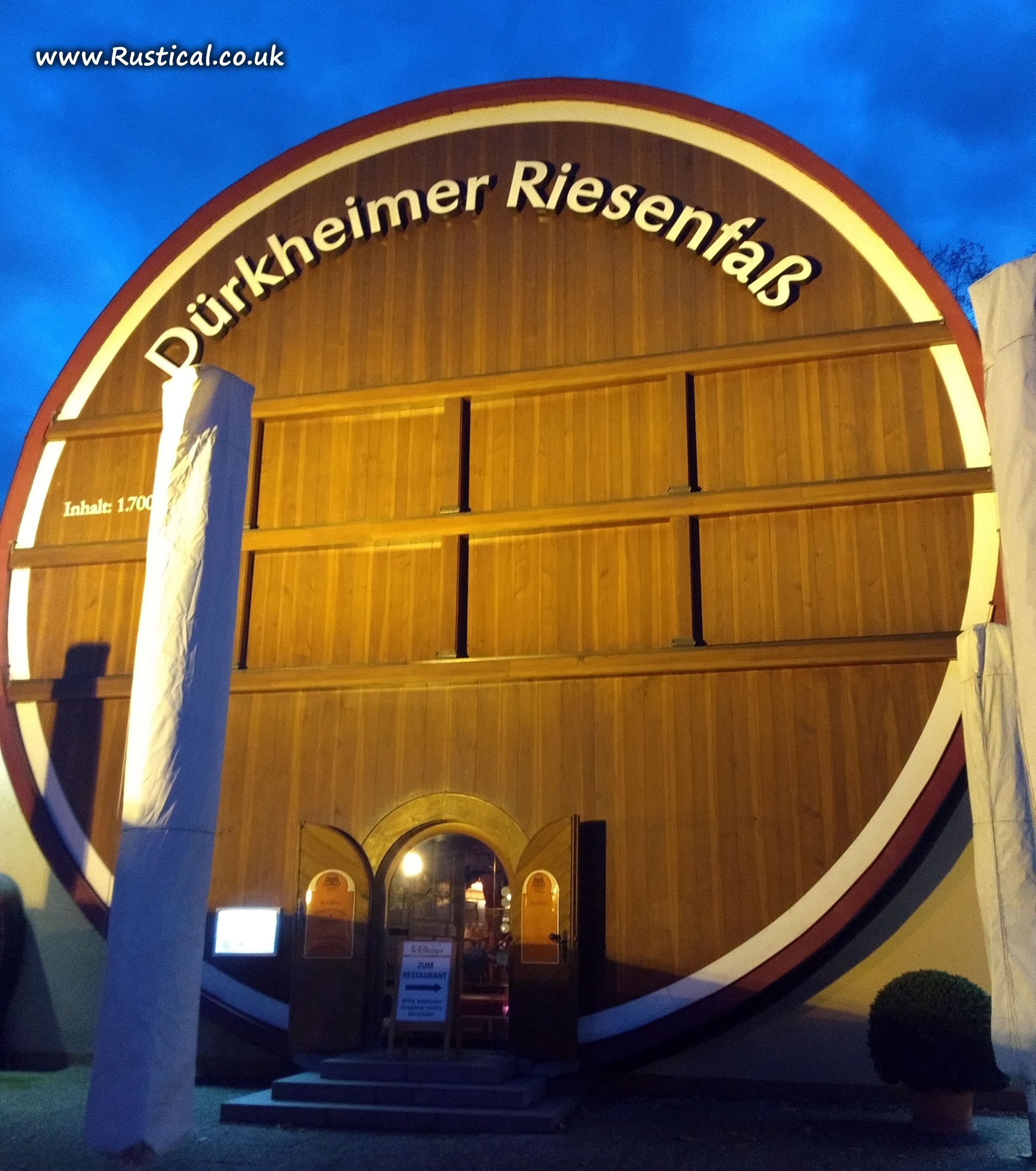 Evening meal at the Durkheimer Riesenfass (Barrel House)